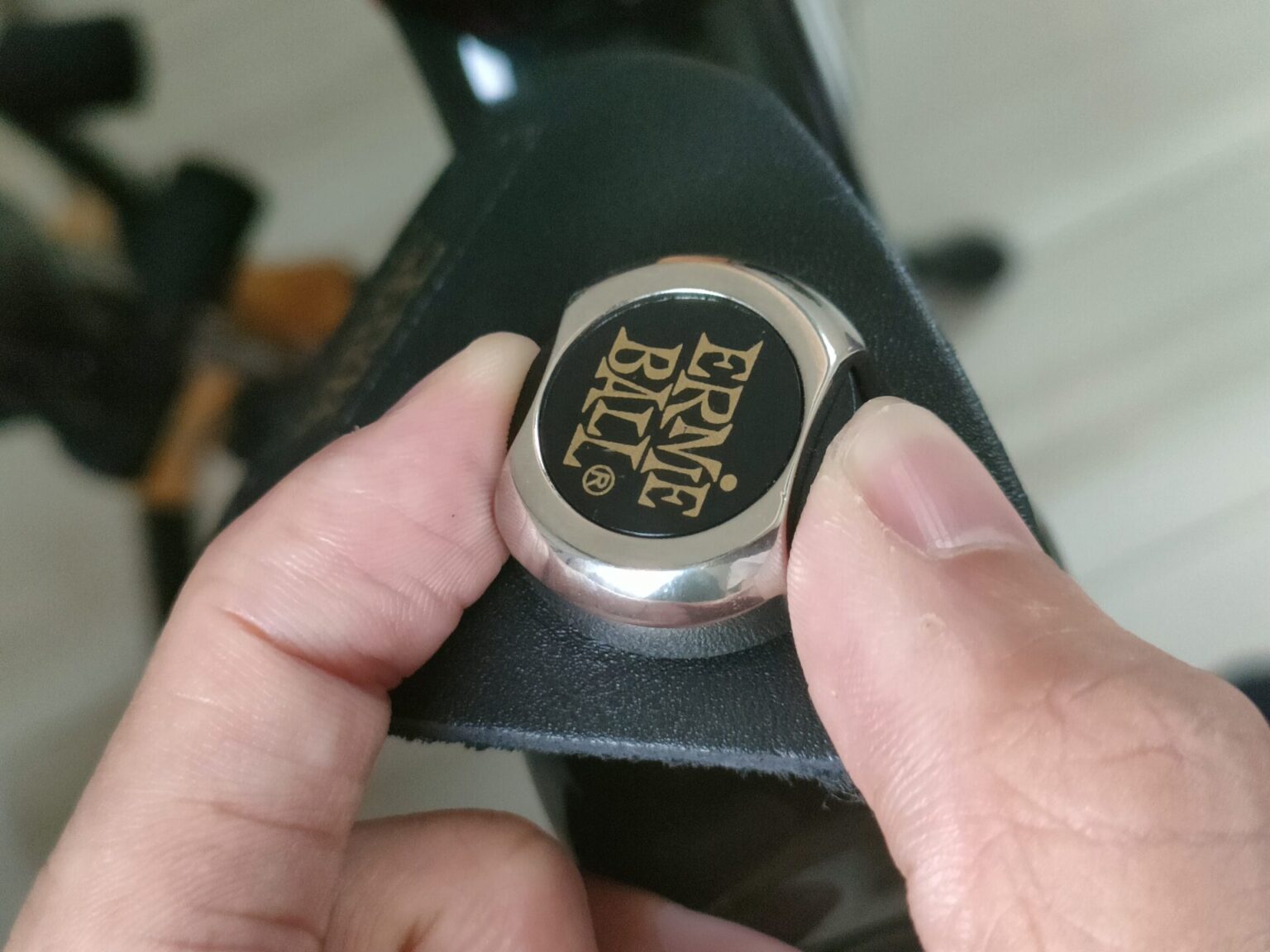 【ERNIE BALL ( アーニー・ボール )4600 Strap Lock】ストラップロックピンが超便利！エレキギター初心者にもおすすめのパーツを詳しくご紹介 AYG