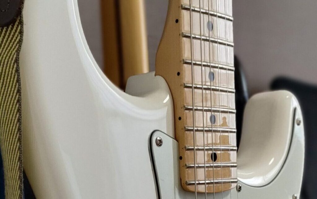 Fender Player Stratocaster ポーラホワイト メイプル指板