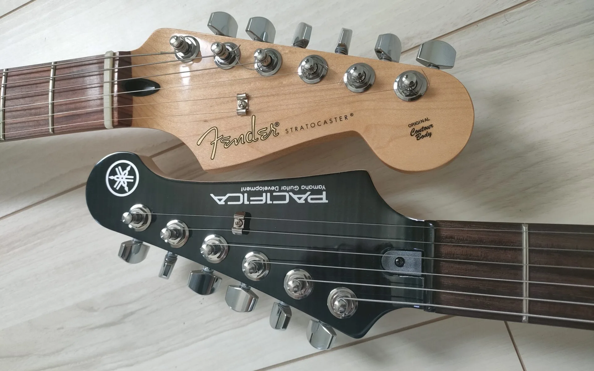 YAMAHA(ヤマハ) PACIFICA(パシフィカ) 212VFMとFender Player Stratocasterのヘッド