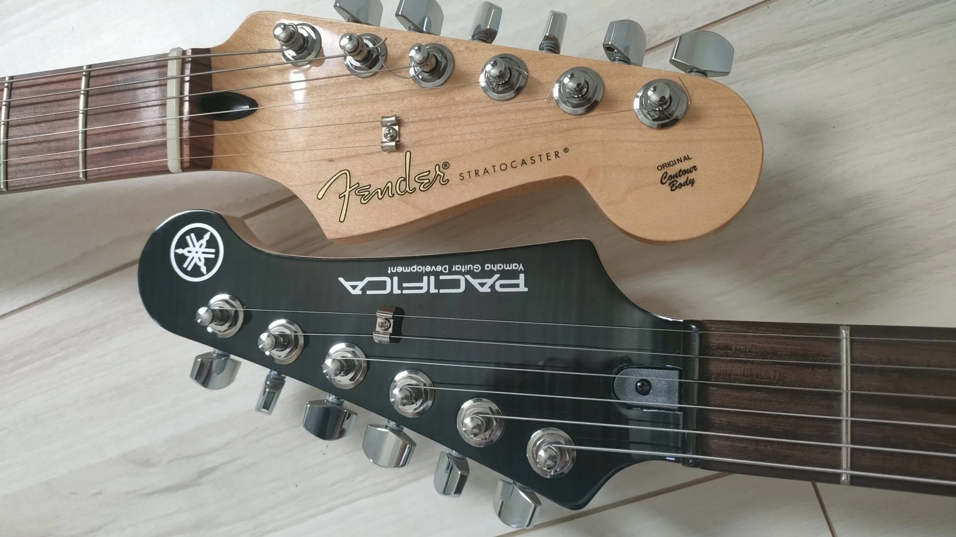YAMAHA(ヤマハ) PACIFICA(パシフィカ) 212VFMとFender Player Stratocasterのヘッド