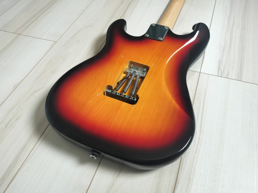 BUSKER'S BST-3Hのボディ裏