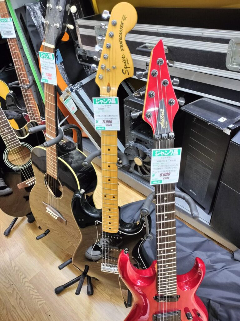 Squier by Fender CST-45をハードオフで発見