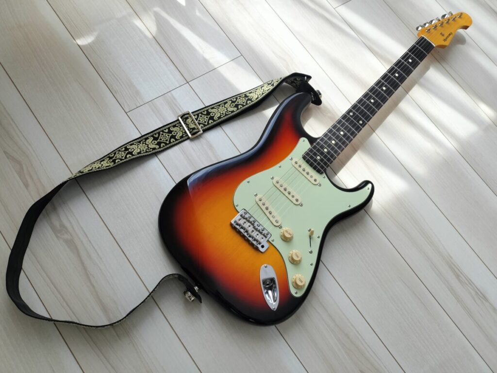 ストラトタイプにD'Andrea ACE-7　-Old Gold- Ace Guitar Straps