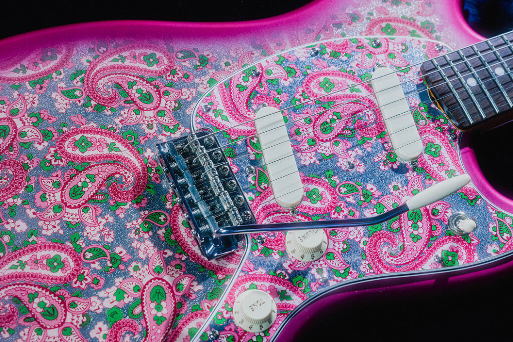 Char Mustang Pink Paisley　チャー　ムスタング