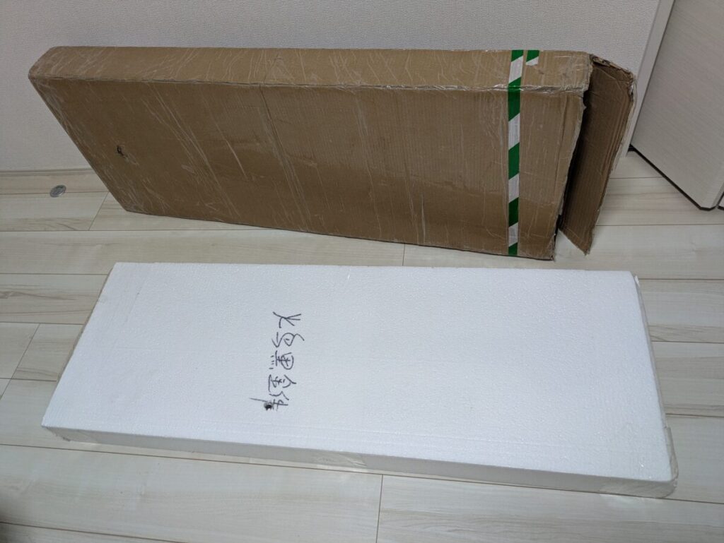 極薄ダンボールに発泡スチロール