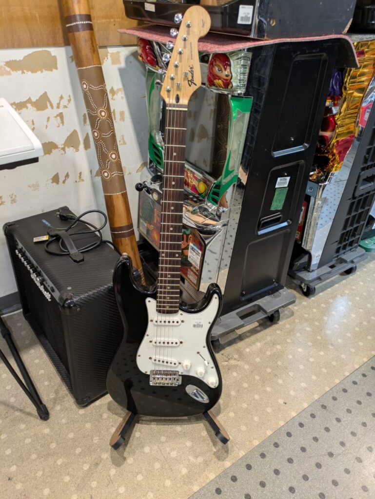 Fender Mexico Squierシリーズ　 エレキギター　ストラト Fender Mexico Squier Series Stratocasterをレビュー【Fenderなのに