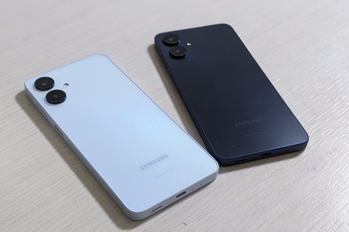 Galaxy A25 5Gのブラックとライトブルー
